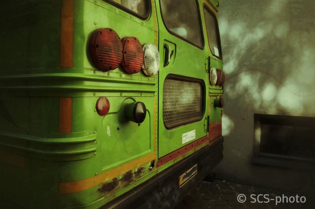 schoolbus green